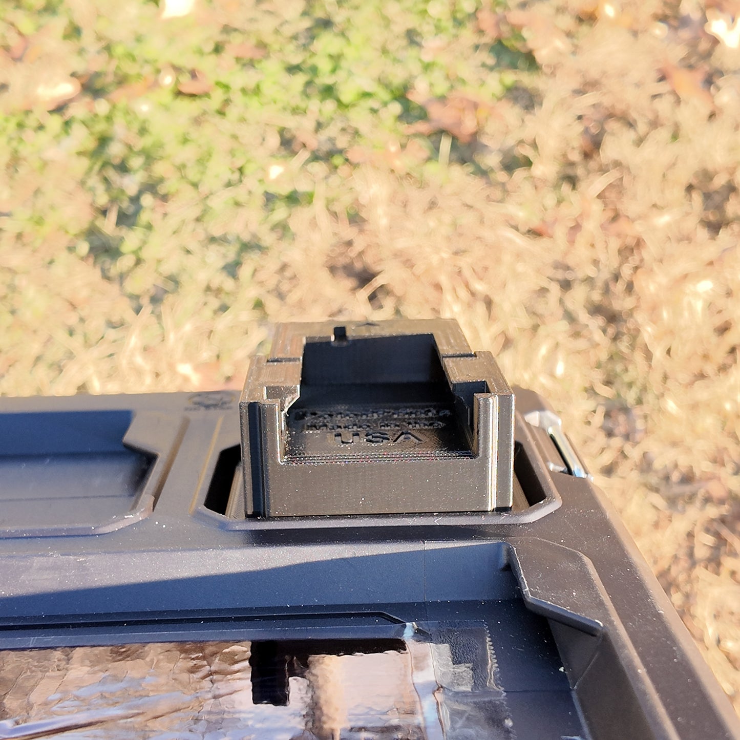 Self-Locking M18 Battery Mount Compatible with Milwaukee Packout