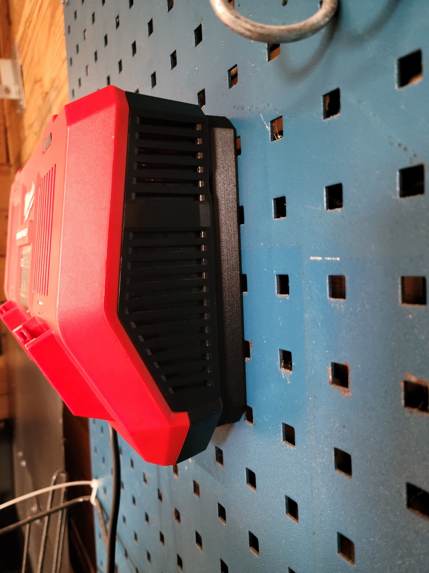 MILWAUKEE Rapid Dual 18V Magnetic Mount, For Cat. No. 48-59-1802, Adapts Charger to mount on Metal Surface