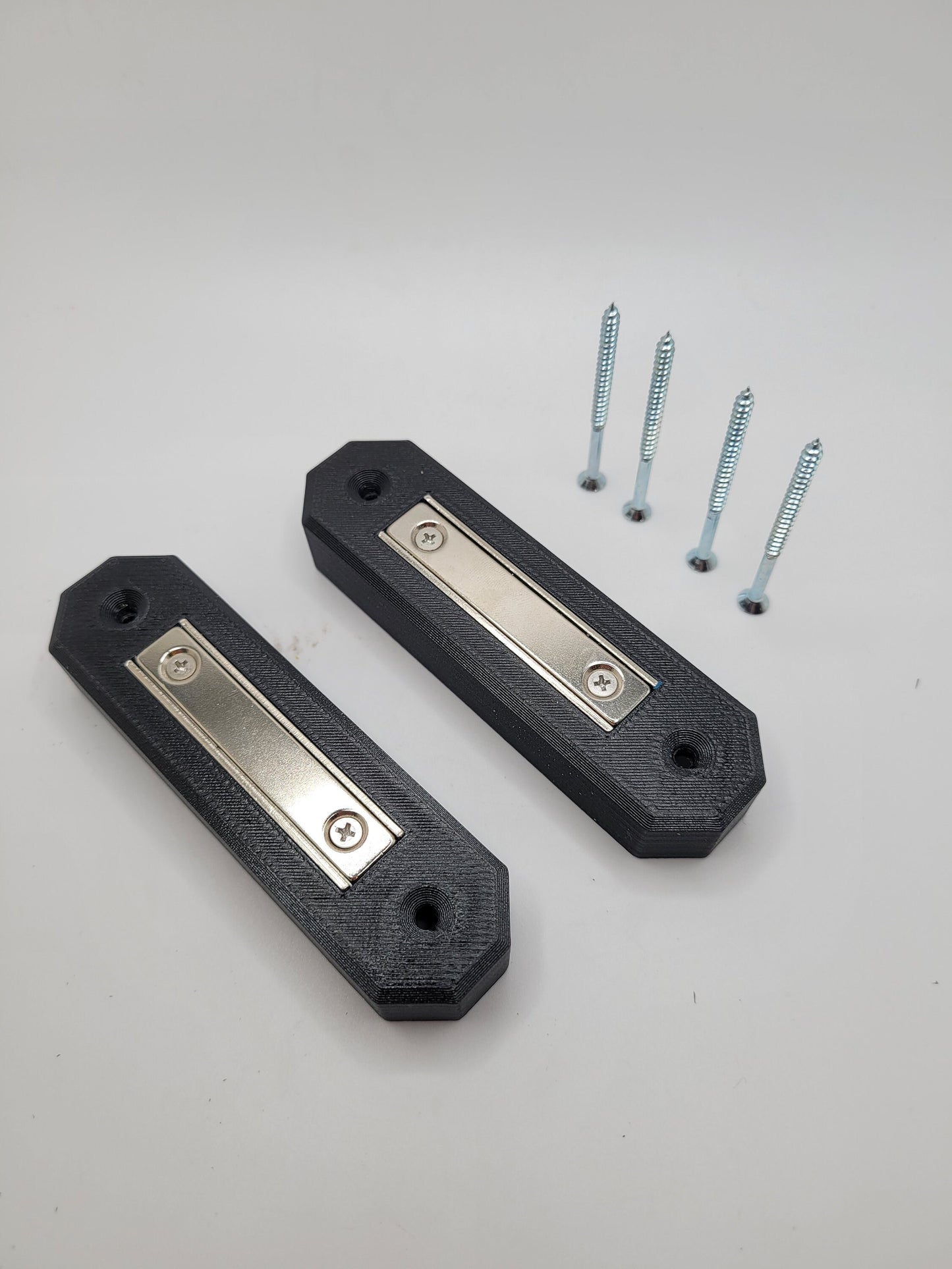 DEWALT Magnetic Charger Mount, Fits models DCB1106 & DCB118 12V, 20V, Fast Charger, Adapts Charger to mount on Metal Surface