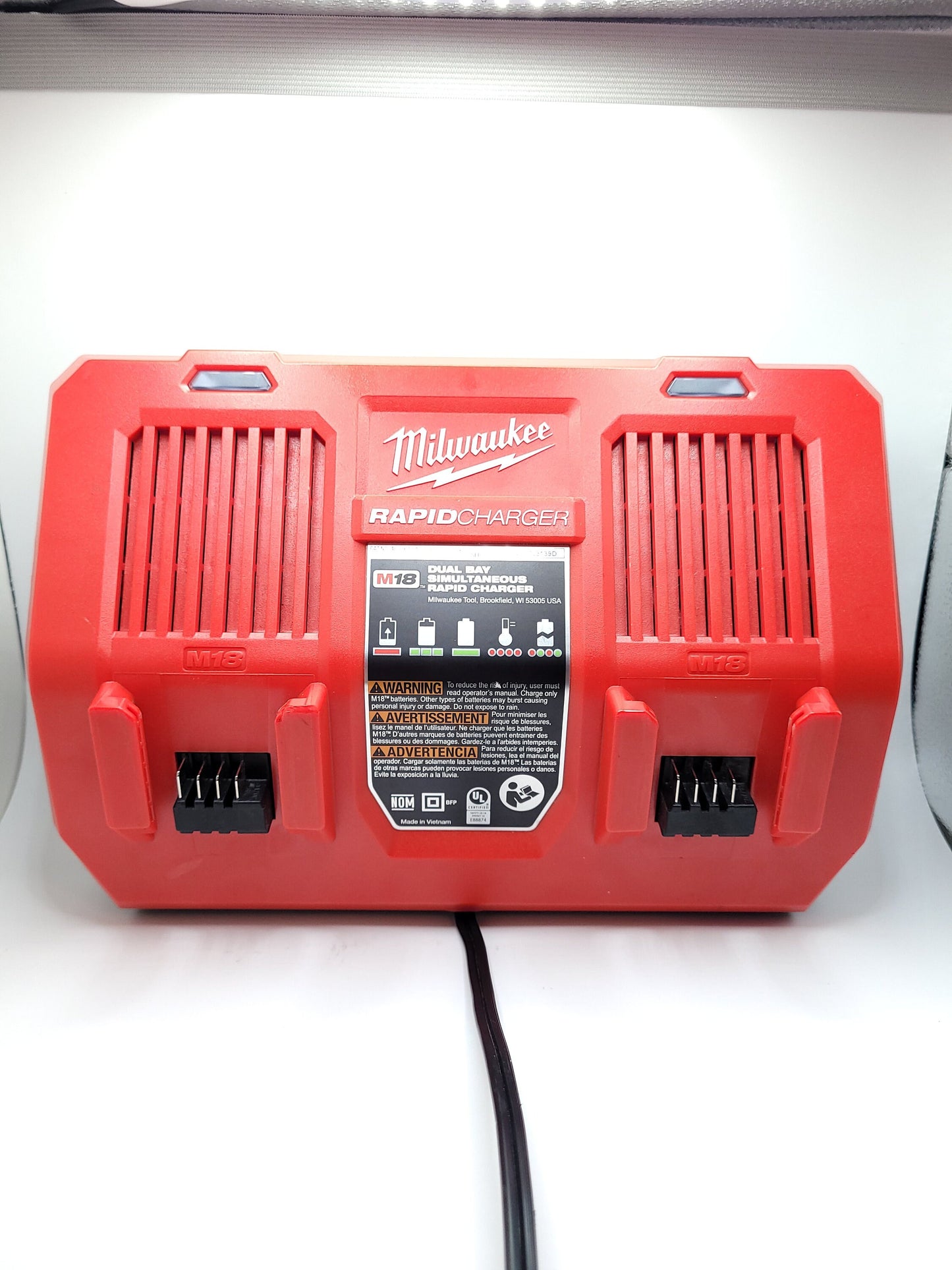 MILWAUKEE Rapid Dual 18V Magnetic Mount, For Cat. No. 48-59-1802, Adapts Charger to mount on Metal Surface