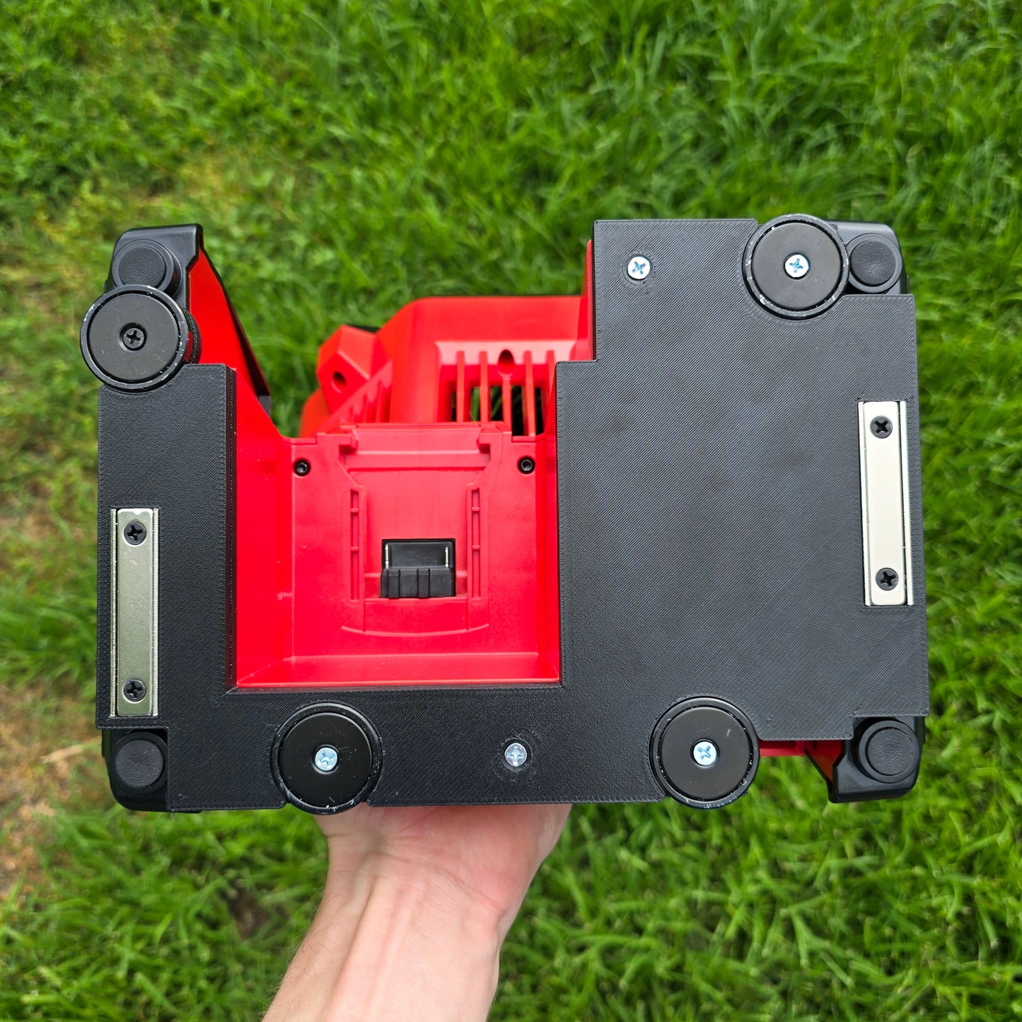 MILWAUKEE Jobsite Fan Magnetic Mount System, fits 0886-20, Screws Into Base of Fan, 6 Magnets, 3D Printed Carbon Fiber PETG