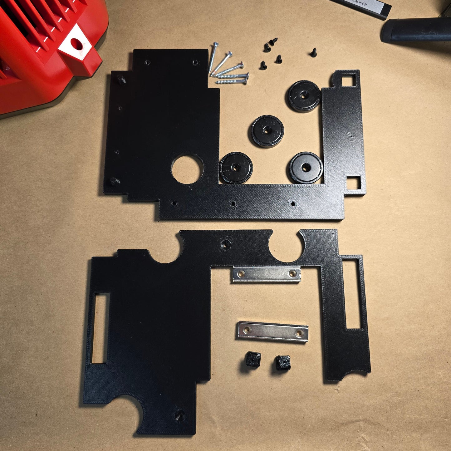MILWAUKEE Jobsite Fan Magnetic Mount System, fits 0886-20, Screws Into Base of Fan, 6 Magnets, 3D Printed Carbon Fiber PETG