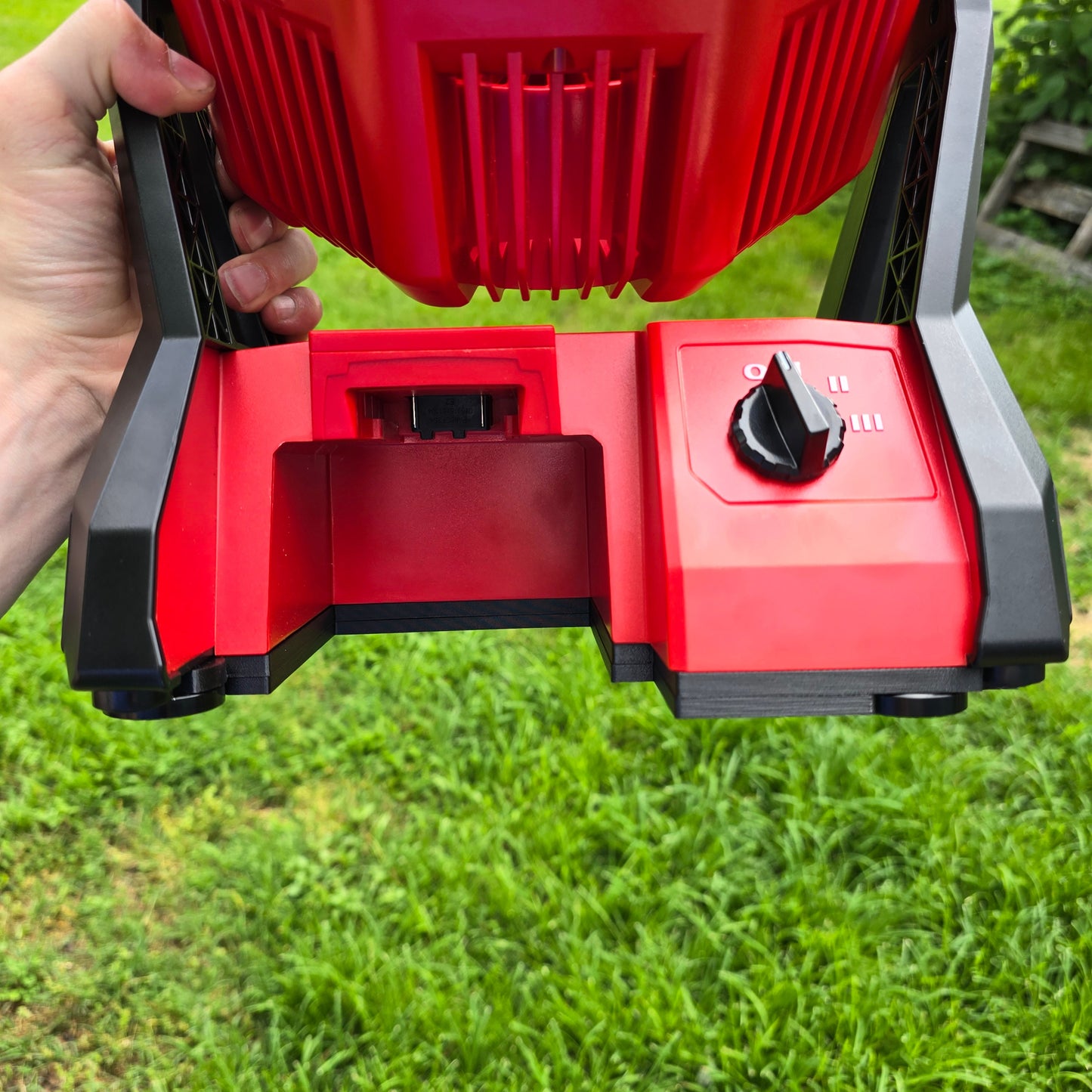 MILWAUKEE Jobsite Fan Magnetic Mount System, fits 0886-20, Screws Into Base of Fan, 6 Magnets, 3D Printed Carbon Fiber PETG