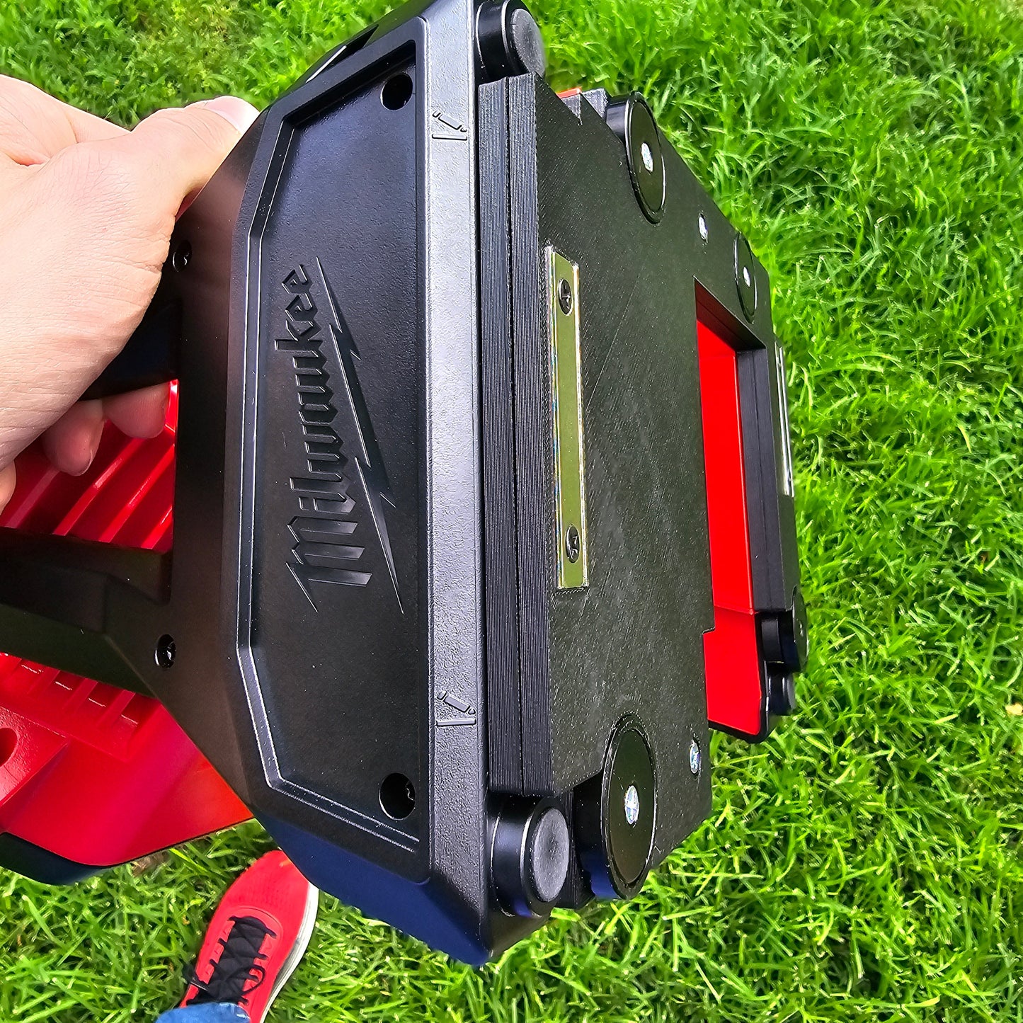 MILWAUKEE Jobsite Fan Magnetic Mount System, fits 0886-20, Screws Into Base of Fan, 6 Magnets, 3D Printed Carbon Fiber PETG